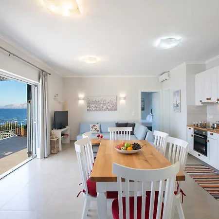 Villa Kavos House