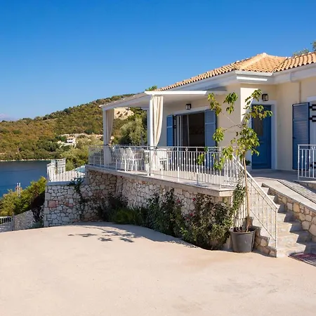 Vilă Kavos House *