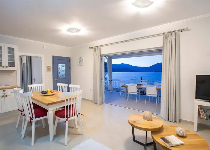 Kavos House *